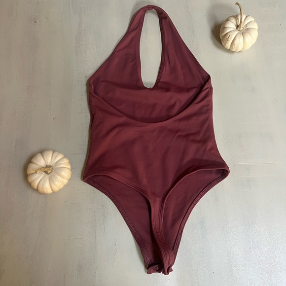 Babaton contour halter bodysuit red willow size XXS - Picture 4 of 6